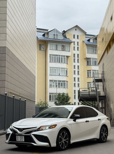 tayota runx: Toyota Camry: 2019 г., 2.5 л, Автомат, Бензин, Седан