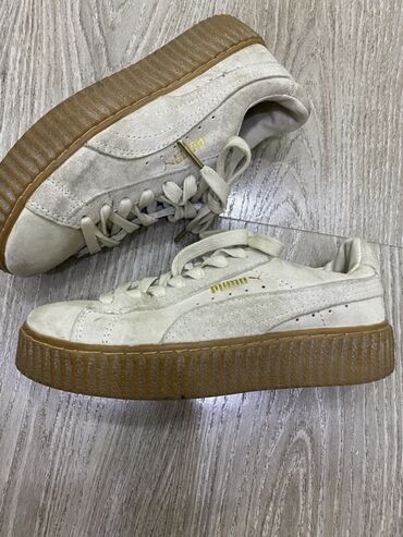 Women's Sneakers and athletic shoes: Кроссовки Puma из замши на платформе, выполненные в светло-бежевом