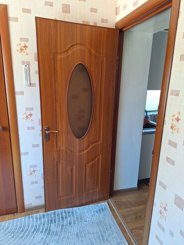 дверь деревяный: Глухая дверь, МДФ, Распашная, Б/у, 200 *90, Самовывоз, Платная доставка