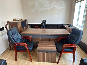 Ofis dəst mebeli: Ofis mebel dəsti Tərkibi: - Direktor masası: geniş iş səthi, kabel — 7
