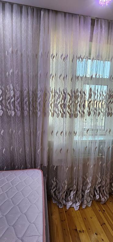 Ev üçün dekor: Yarpaq naxışlı, açıq rəngli tül pərdələr. Bu pərdələr gün işığını — 3