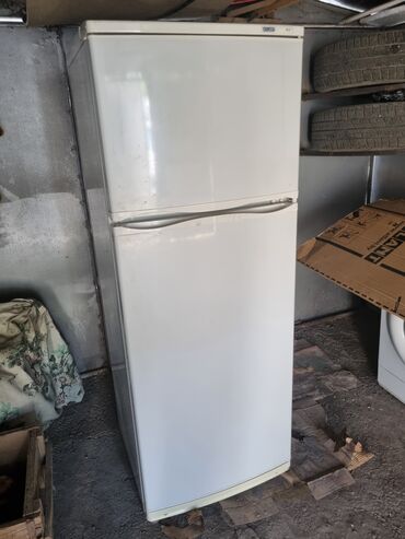 холодильник на аренду: Холодильник Atlant, Б/у, Двухкамерный, 60 * 170 *