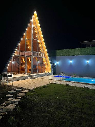 Günlük kirayə evlər: Qəbələ günlük ev - A-frame üslubunda, şüşə fasadlı modern kottec - — 2
