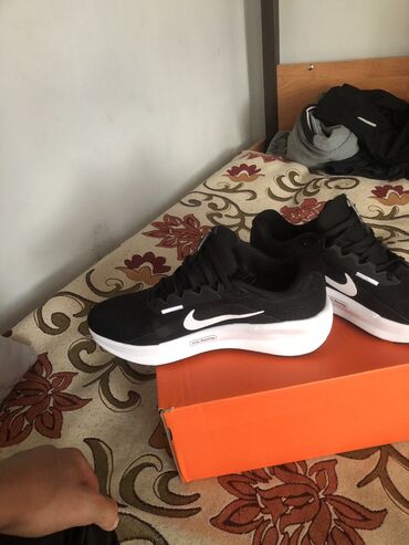 Кроссовки и спортивная обувь: Мужские кроссовки, 39, Nike, Новый, цвет - Черный