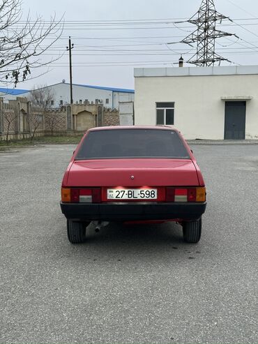 VAZ (LADA): VAZ 21099 sedan - Kuzov: 4 qapılı sedan, qırmızı rəng, qara bamper və — 5