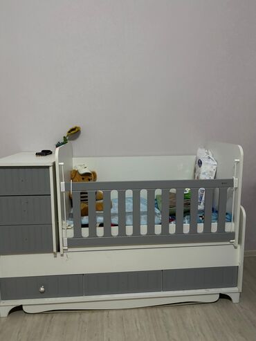 Beşiklər: Oğlan və qız üçün, Dördbucaq, Beşik, Dəst ilə, Matras ilə, Yellənmə mexanizmsiz