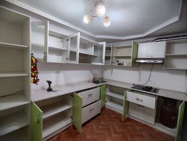 кухонный шарнитур: Кухонный гарнитур, Шкаф, цвет - Зеленый, Б/у