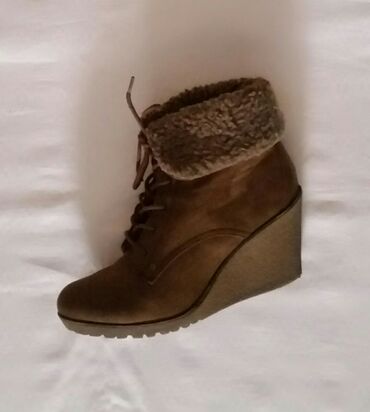 Personal Items: Ankle boots, 38.5