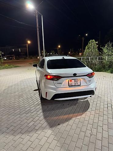 2022: Toyota Corolla: 2022 г., 1.2 л, Автомат, Бензин, Седан — 5