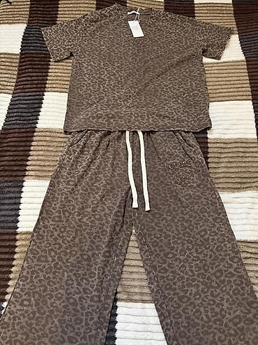 gucci dest: Standart razmerdir. Yenidir, mağaza malıdır sadəcə son 1 ədəd qalıb — 1