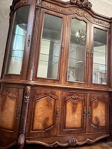 Bufetlər: Klassik dizaynlı vitrin-buffet şkaf - Material: massiv ağac və təbii — 2