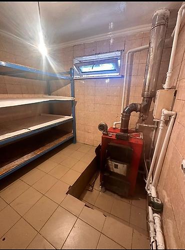 Продажа коттеджей и домов: Продается ДОМ на ж/м Бакай ата 2х этажный с пристройкой Жилая площадь — 3