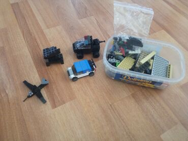 oyuncaq mikrofon: Lego kolleksiyası 200 parca ve düzəldilmiş 2 maşın 1 təyyarə ve 1
