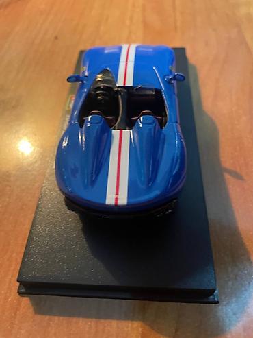 Игрушки: Новые металлические модели автомобилей коллекционные 1:43 Ferrari — 12