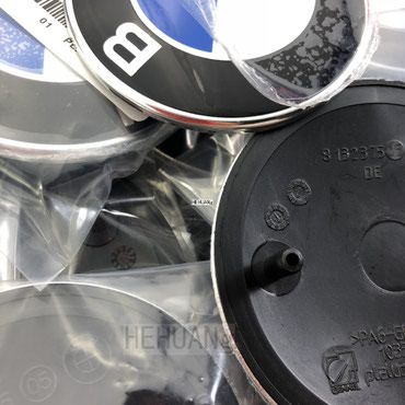 Tuning oprema: BMW logo-amblem aluminijum-plastika. U ponudi imam dve dimenzije; 74 — 4