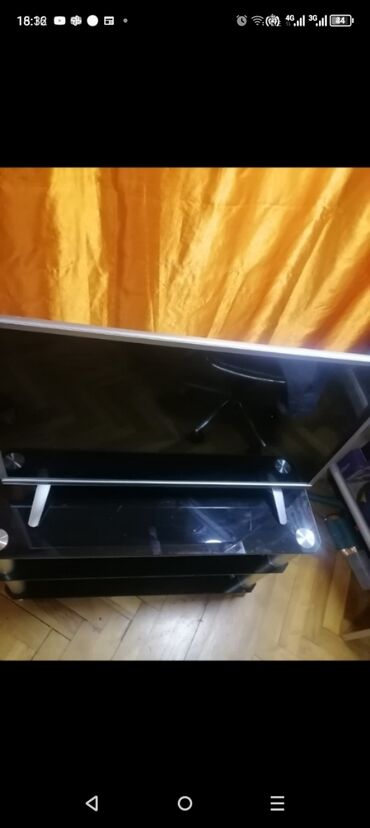 Komode: Sto stakleni za TV kao nov je . 80/40/50

Mirjevo — 10