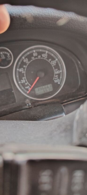 Volkswagen: Volkswagen Passat: 1.8 l | 2001 il Sedan — 12