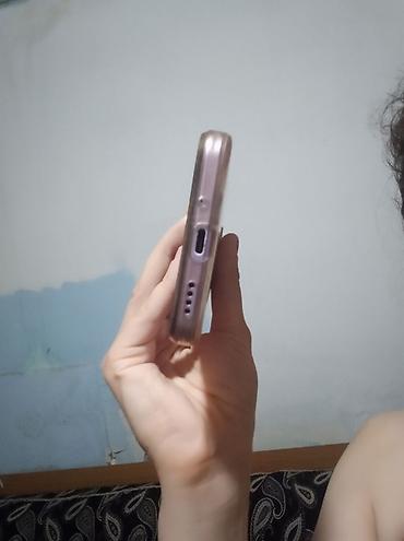 htc u play: Smartfon – bənövşəyi rəngli, üç kameralı modul təcili satılır - Arxa — 3