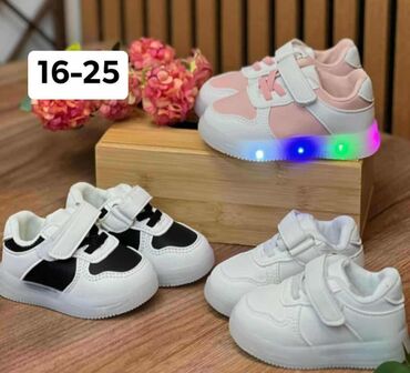 igracke za dvoriste kupujemprodajem: 3.400 din
patike za decake i devojcice
brojevi na slikama
