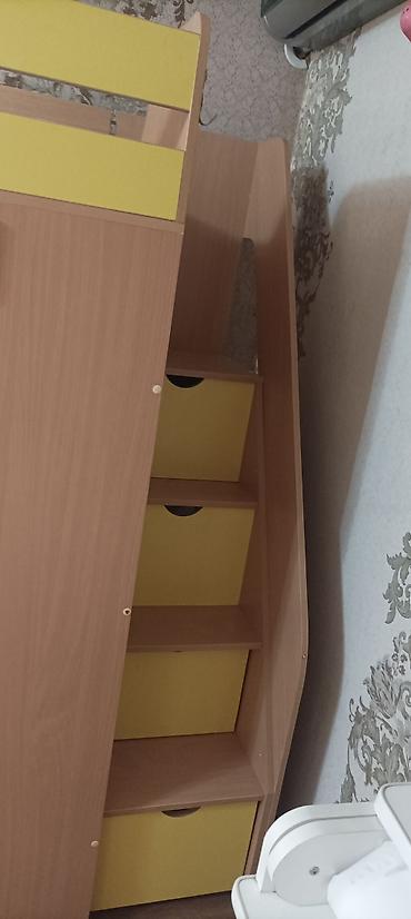 беби: Детский мебельный комплекс три в одном. Кровать на втором этаже, парта — 2