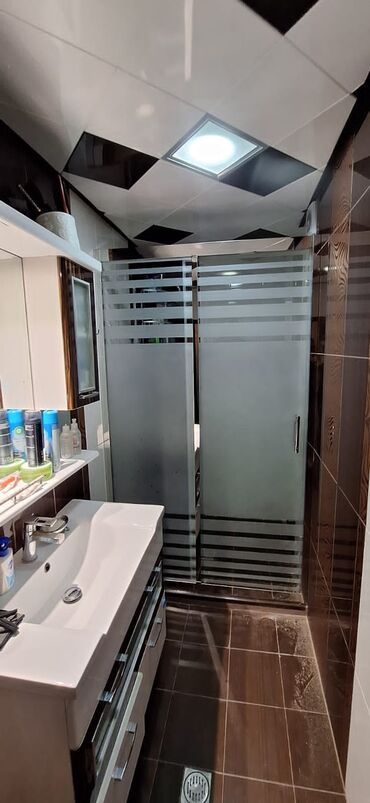 Duş kabinaları, arakəsmələr: Yeni Üstü açıq kabina, Künc üçün, Pulsuz çatdırılma — 16