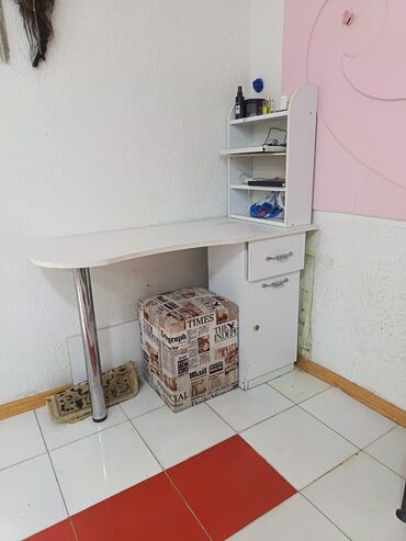 1 ton suyun qiymeti: İşlənmiş, Manikür üçün masa