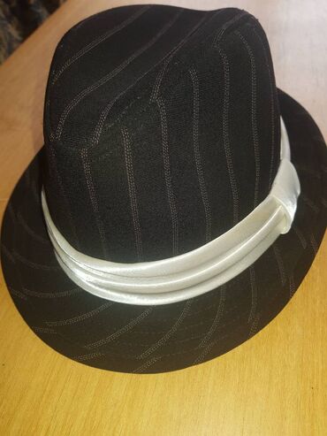 ženski šeširi za leto: Bоја - Crna