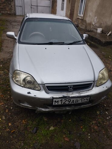 самые дешёвые авто: Honda Civic: 2000 г., 1.5 л, Автомат, Газ, Седан