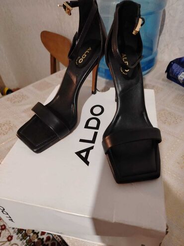 Basanoşka və səndəllər: Aldo, Ölçü: 38, rəng - Qara, Yeni