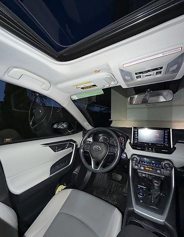 spot: Toyota RAV4: 2021 г., 2.5 л, Вариатор, Гибрид, Кроссовер — 10