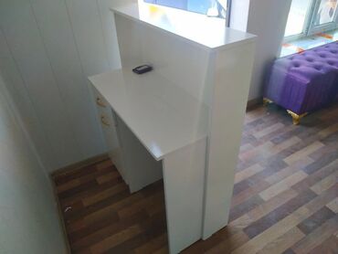 Другое оборудование для салонов красоты: Столы ресепшен Администраторские столы Команда профессиональных — 6