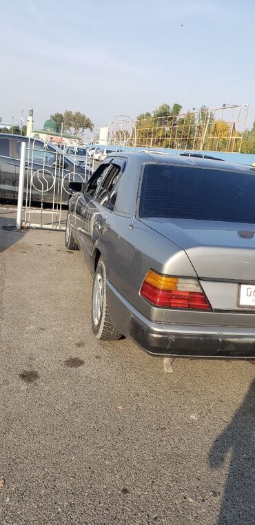 мерседес 409: Mercedes-Benz W124: 1987 г., 2 л, Механика, Бензин, Седан