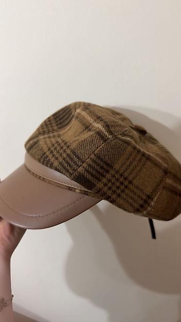 кепка: Qadınlar üçün düz visorlu beret/kepka - Dizayn: Klasik beret forması — 1