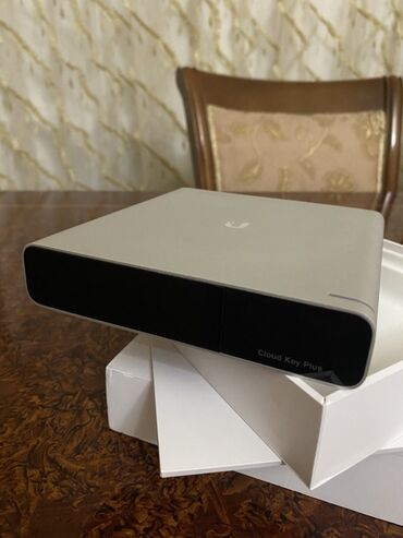 Kompüter və noutbuk aksesuarları: Ubiquiti Cloud Key Plus idarəetmə cihazı təhlükəsizlik kameraları və