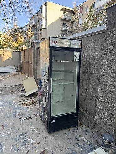 Торговый холодильный шкаф с прозрачной дверью Не рабочий -