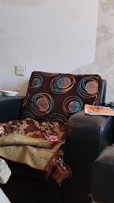 oyun kreslo: Tək nəfərlik yumşaq kreslo - Material: qara rəngdə dəri/parça — 1