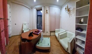 Ofislər: Baksovetdə yerləşən ümumi sahəsi 315 kv,m olan,3 mərtəbəli binanın -da lalafo.az — 12 Ofislər: Baksovetdə yerləşən ümumi sahəsi 315 kv,m olan,3 mərtəbəli binanın — 12