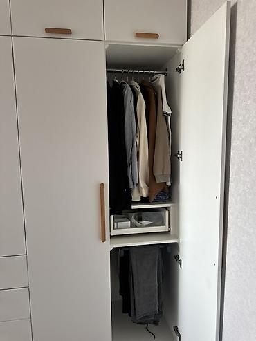 borular: Ağ rəngli modul paltar şkafı - Minimalist dizayn: mat ağ fasad, təbii — 3