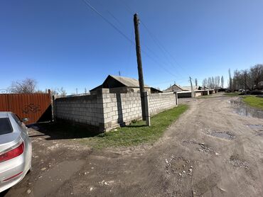 продаю дом в киргизии 1: 300 м², 7 комнат, Старый ремонт Без мебели