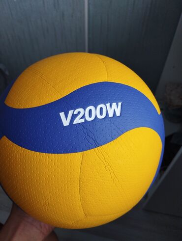фудболные мячи: Официальный профисианальный мяч Mikasa. Мяч предназначен для