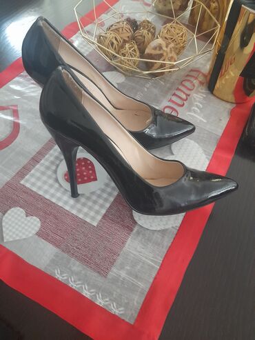 Personal Items: Pumps 39