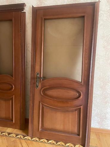 qapilar ve qiymetleri: Tək qapılar 200 cüt olanlar 350 əla vəziyyətdərir. Təmiz qoz — 9