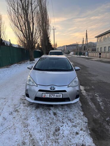 Toyota: Toyota Prius: 2014 г., 1.5 л, Автомат, Бензин, Хэтчбэк