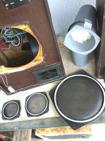 Zvučnici i stereo sistemi: Z. k. Visare za 10 inca-delovi -kutije 70x36x28cm; prazne; potrebno na lalafo.rs — 8 Zvučnici i stereo sistemi: Z. k. Visare za 10 inca-delovi -kutije 70x36x28cm; prazne; potrebno — 8