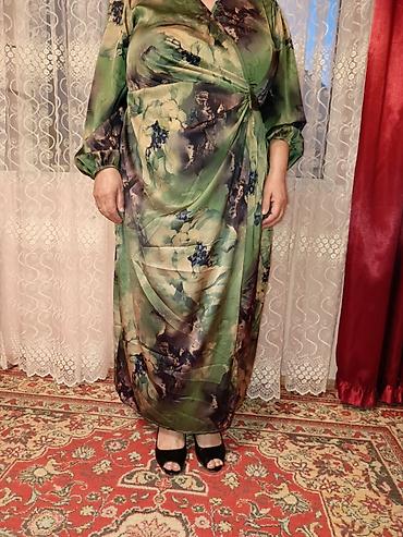 Donlar: Uzun qadın paltarı – yaşıl tonlarda floral naxışlı - Model: Maxi — 1