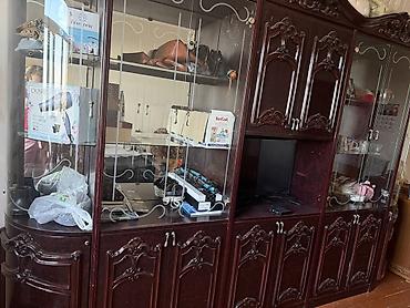Klassik üslubda iri ölçülü qonaq otağı divar dolabı - Material: tünd