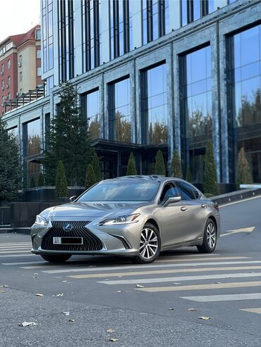 Lexus: Lexus ES: 2019 г., 2.5 л, Вариатор, Гибрид, Седан