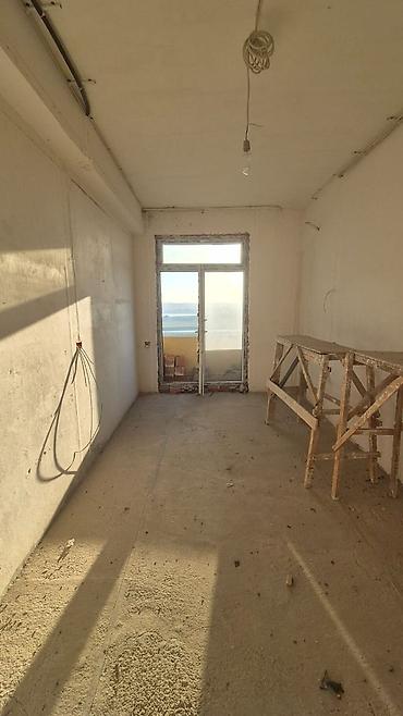 Uzunmüddətli kirayə mənzillər: Təsvir: - Geniş və işıqlı mənzil/obyekt üçün açıq planlı sahə. Böyük — 9