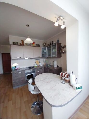 купить квартиру в токмоке: 2 бөлмө, 75 кв. м, 106-серия жакшыртылган, 8 кабат, Евроремонт