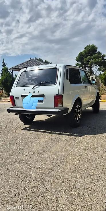 niva qapı: LADA Niva 3 qapılı ofroad SUV - Kuzov: 3 qapılı, ağ rəng, yüksək — 3